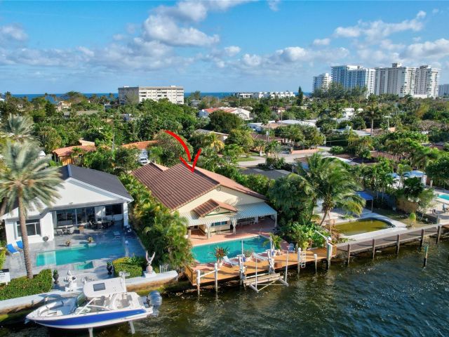 Продажа дома по адресу 305 S Riverside Dr - фото 5543428