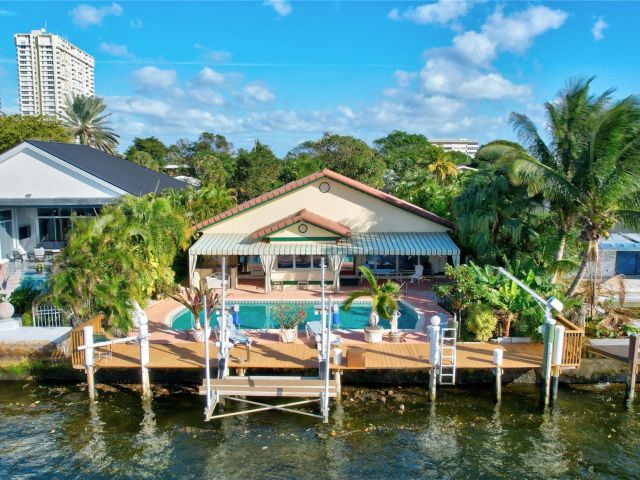 Продажа дома по адресу 305 S Riverside Dr - фото 5543429