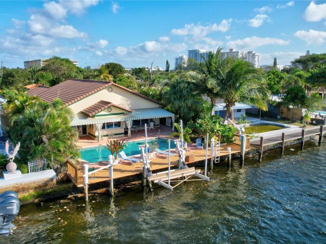 Продажа дома по адресу 305 S Riverside Dr - фото 5543430