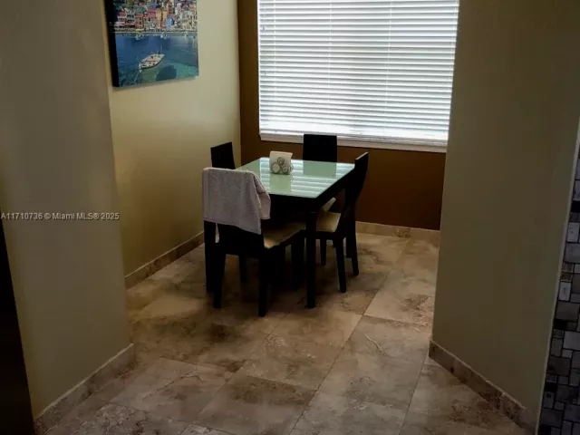 Продажа дома по адресу 2005 Oceanwalk Ter - фото 5577382