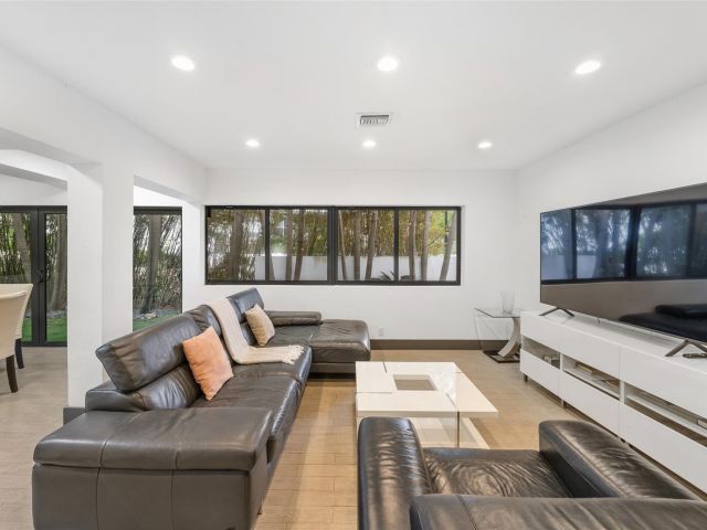 Продажа дома по адресу 2301 N Atlantic Blvd - фото 5802375