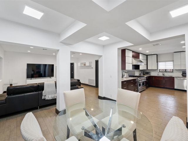 Продажа дома по адресу 2301 N Atlantic Blvd - фото 5802376