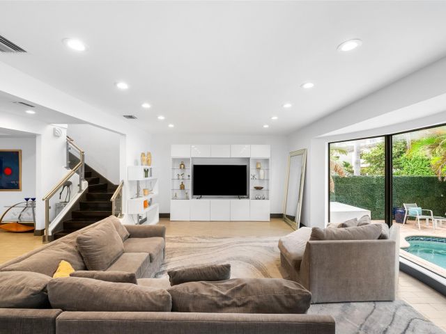 Продажа дома по адресу 2301 N Atlantic Blvd - фото 5802380