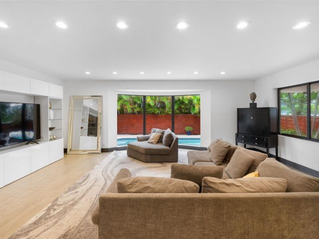 Продажа дома по адресу 2301 N Atlantic Blvd - фото 5802381