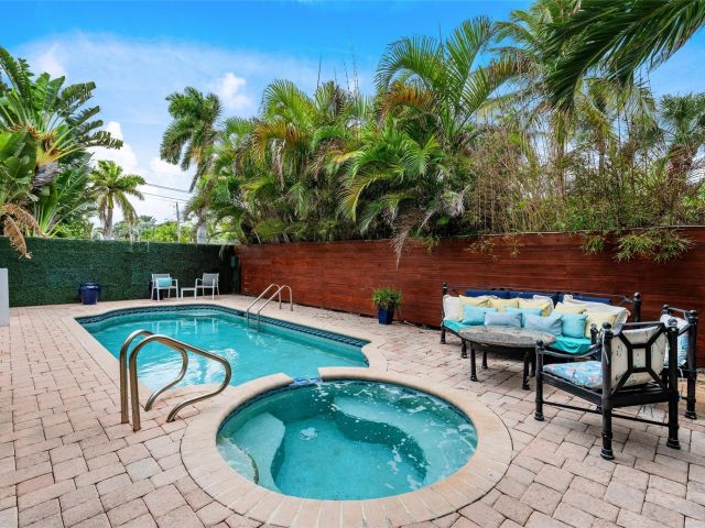 Продажа дома по адресу 2301 N Atlantic Blvd - фото 5802383