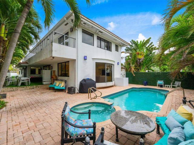 Продажа дома по адресу 2301 N Atlantic Blvd - фото 5802387