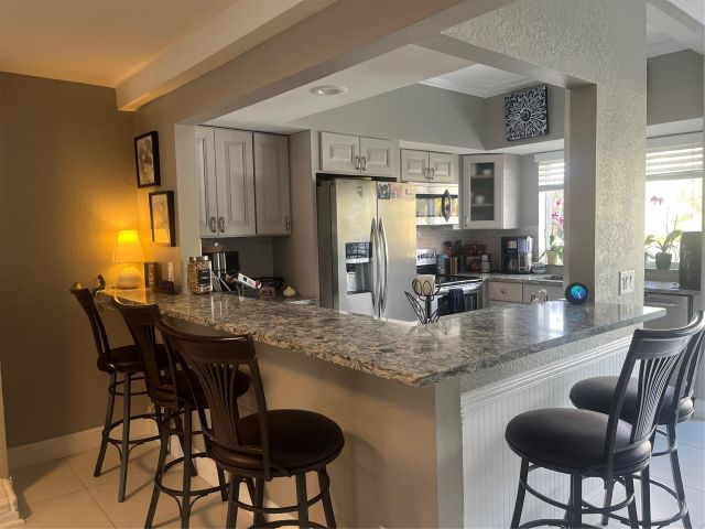 Дом в аренду по адресу 2113 NE 44th St - фото 5544250