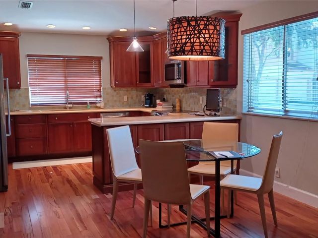 Дом в аренду по адресу 6688 Via Regina - фото 6252326