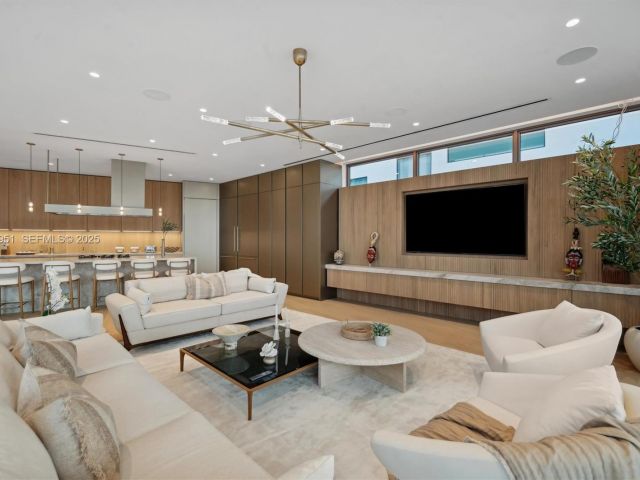 Продажа дома по адресу 424 W Rivo Alto Dr - фото 6863101