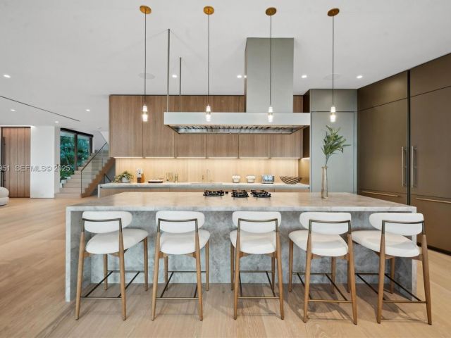 Продажа дома по адресу 424 W Rivo Alto Dr - фото 6863107