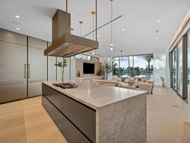 Продажа дома по адресу 424 W Rivo Alto Dr - фото 6863109