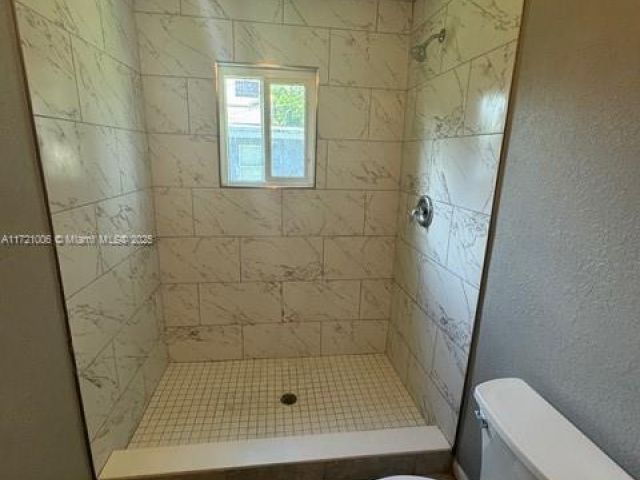 Продажа дома по адресу 2915 NW 7th Ct - фото 5570003