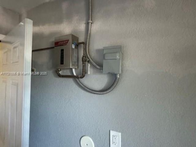 Продажа дома по адресу 2915 NW 7th Ct - фото 5570010