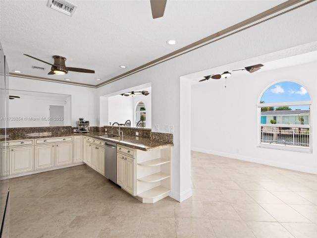 Продажа дома по адресу 6301 NE 20 Ter - фото 5569675