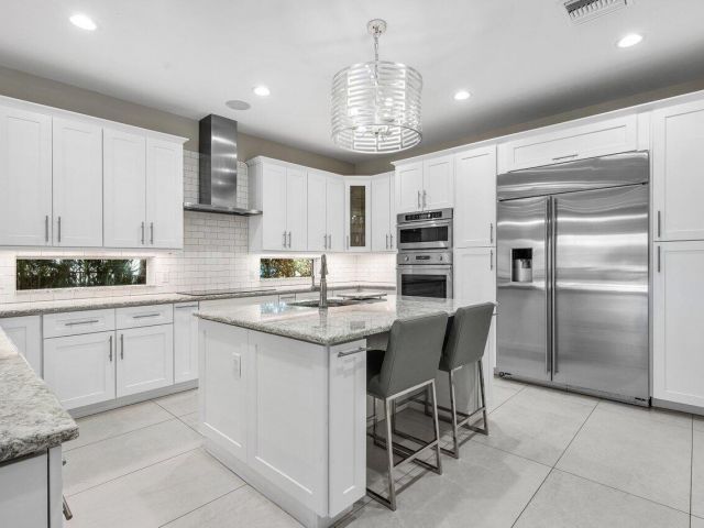 Продажа дома по адресу 1400 Lake Drive - фото 6741167