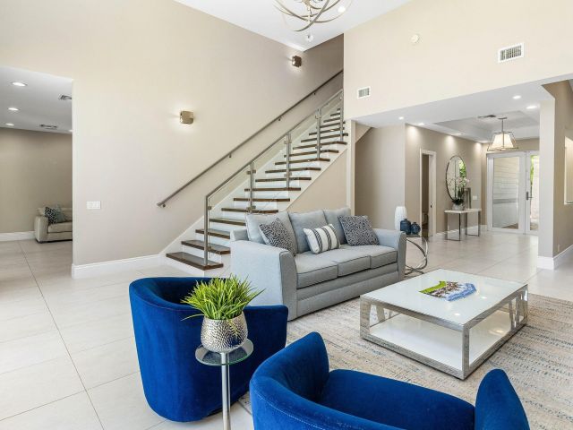 Продажа дома по адресу 1400 Lake Drive - фото 6741174