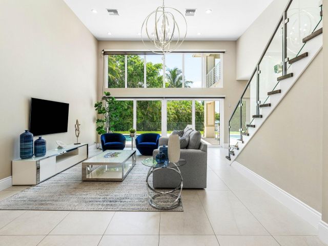 Продажа дома по адресу 1400 Lake Drive - фото 6741177