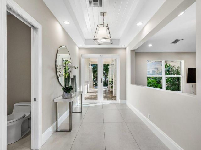 Продажа дома по адресу 1400 Lake Drive - фото 6741180