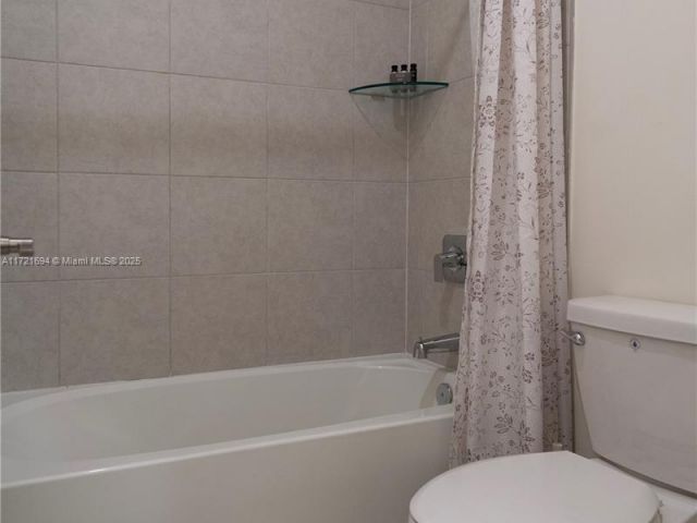 Продажа дома по адресу 4552 NW 83rd Path - фото 5830960