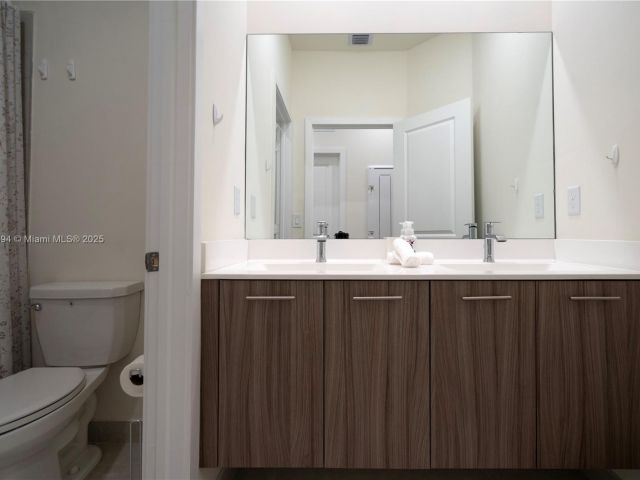 Продажа дома по адресу 4552 NW 83rd Path - фото 5830961