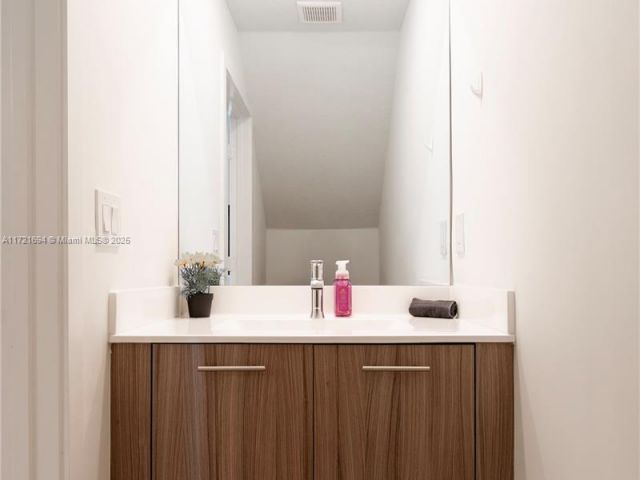 Продажа дома по адресу 4552 NW 83rd Path - фото 5830965