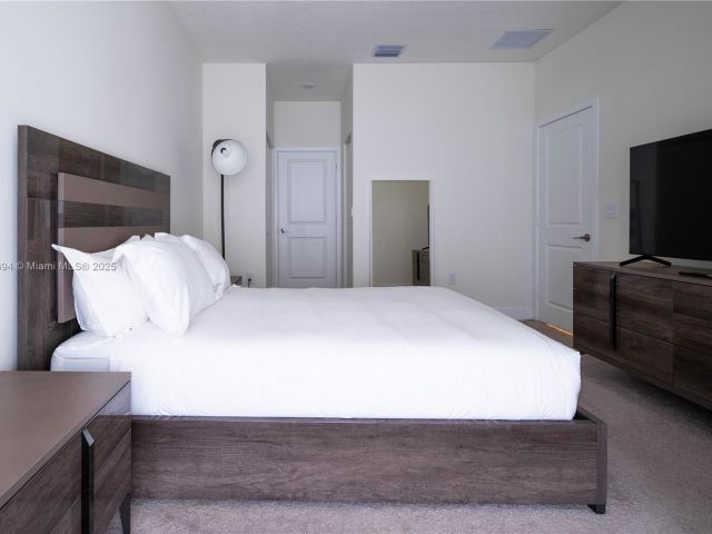 Продажа дома по адресу 4552 NW 83rd Path - фото 5830968