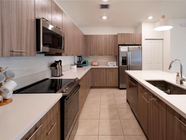 Продажа дома по адресу 4552 NW 83rd Path - фото 5830972