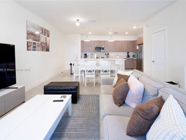 Продажа дома по адресу 4552 NW 83rd Path - фото 5830973