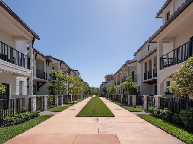 Продажа дома по адресу 4552 NW 83rd Path - фото 5830974