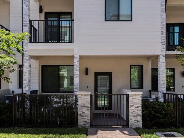 Продажа дома по адресу 4552 NW 83rd Path - фото 5830975