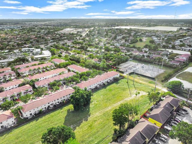 Продажа дома по адресу 1007 NE 208th St 1007 - фото 5796278