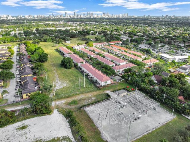 Продажа дома по адресу 1007 NE 208th St 1007 - фото 5796280