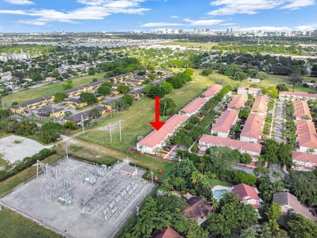 Продажа дома по адресу 1007 NE 208th St 1007 - фото 5796281