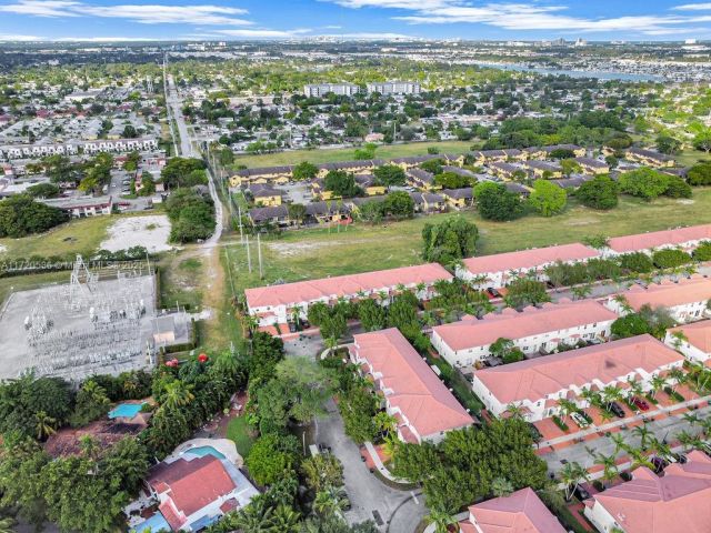 Продажа дома по адресу 1007 NE 208th St 1007 - фото 5796282