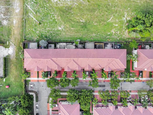 Продажа дома по адресу 1007 NE 208th St 1007 - фото 5796284