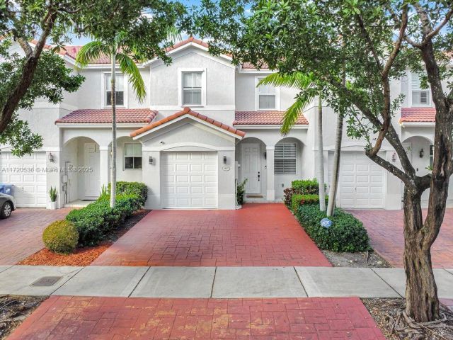 Продажа дома по адресу 1007 NE 208th St 1007 - фото 5796285