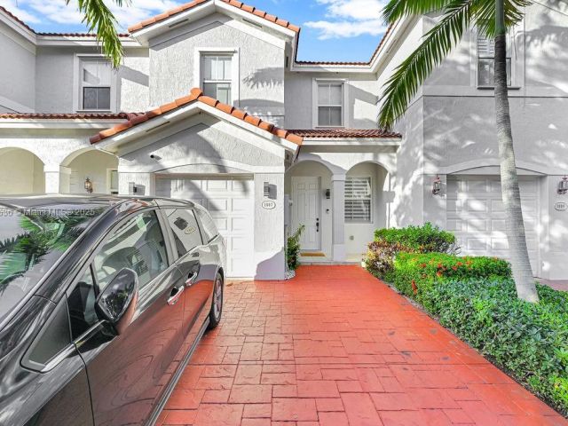 Продажа дома по адресу 1007 NE 208th St 1007 - фото 5796290