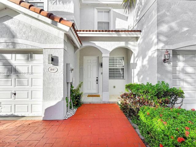 Продажа дома по адресу 1007 NE 208th St 1007 - фото 5796292