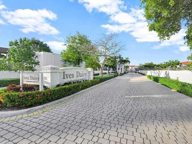 Продажа дома по адресу 1007 NE 208th St 1007 - фото 5796294