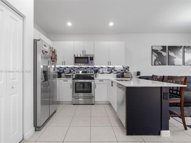 Продажа дома по адресу 13073 SW 286th Way 13073 - фото 5599704