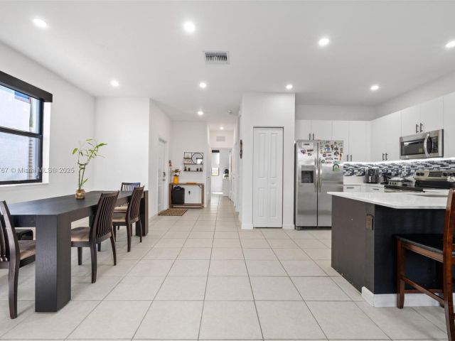 Продажа дома по адресу 13073 SW 286th Way 13073 - фото 5599705