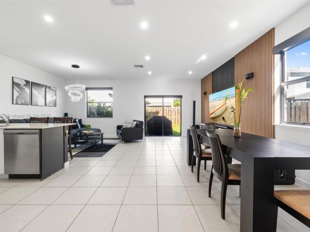 Продажа дома по адресу 13073 SW 286th Way 13073 - фото 5599706