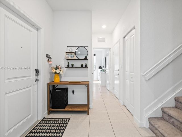 Продажа дома по адресу 13073 SW 286th Way 13073 - фото 5599708