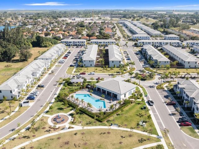 Продажа дома по адресу 13073 SW 286th Way 13073 - фото 5599717