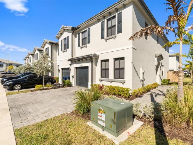 Продажа дома по адресу 13073 SW 286th Way 13073 - фото 5599720