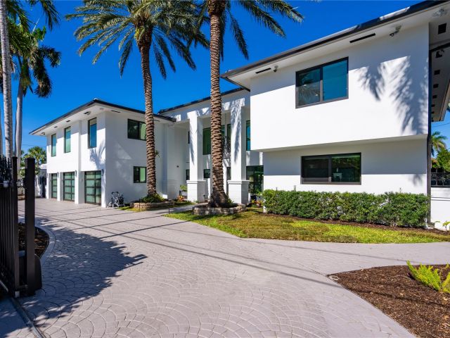 Продажа дома по адресу 2817 NE 26th Ct - фото 6251252