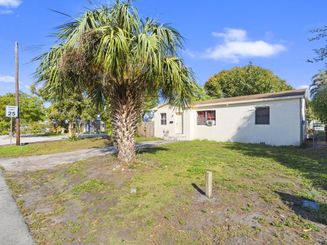 Продажа дома по адресу 337 SW 1st Avenue - фото 6254444