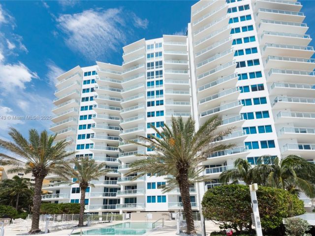Продажа дома по адресу 3801 Collins Ave TH-4 - фото 5521888