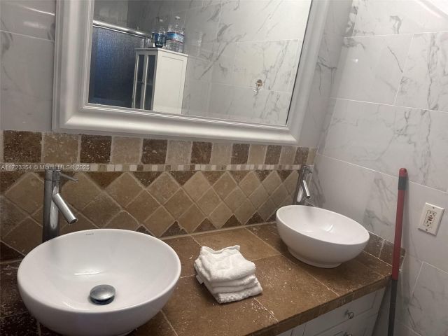 Продажа дома по адресу 981 NW 134th Ave - фото 6237618