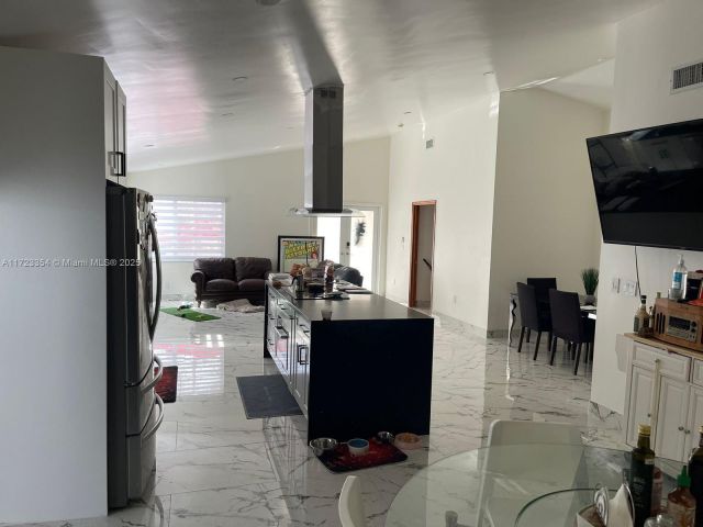 Продажа дома по адресу 981 NW 134th Ave - фото 6237619